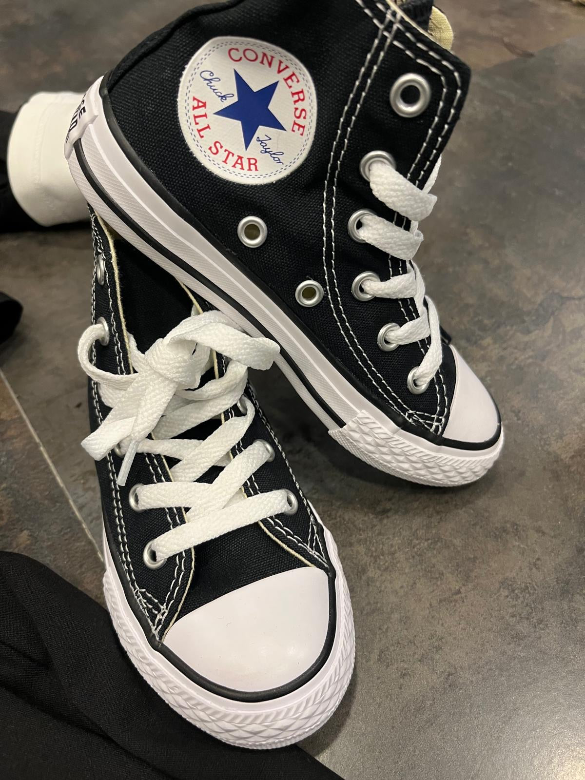 Converse nera bimbo