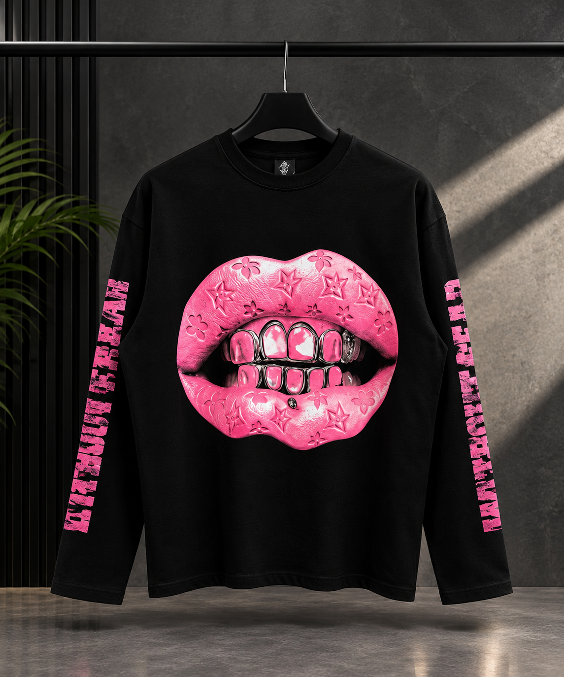 Long-sleeve black kiss